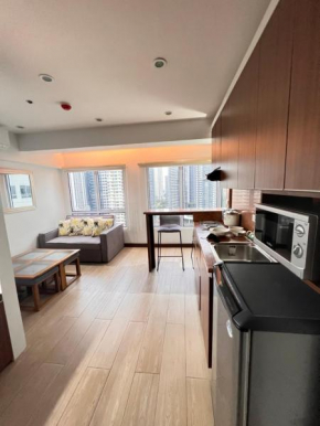 Antonios place 2BR Loft at Fort Victoria BGC w/ Free Wifi & Netflix